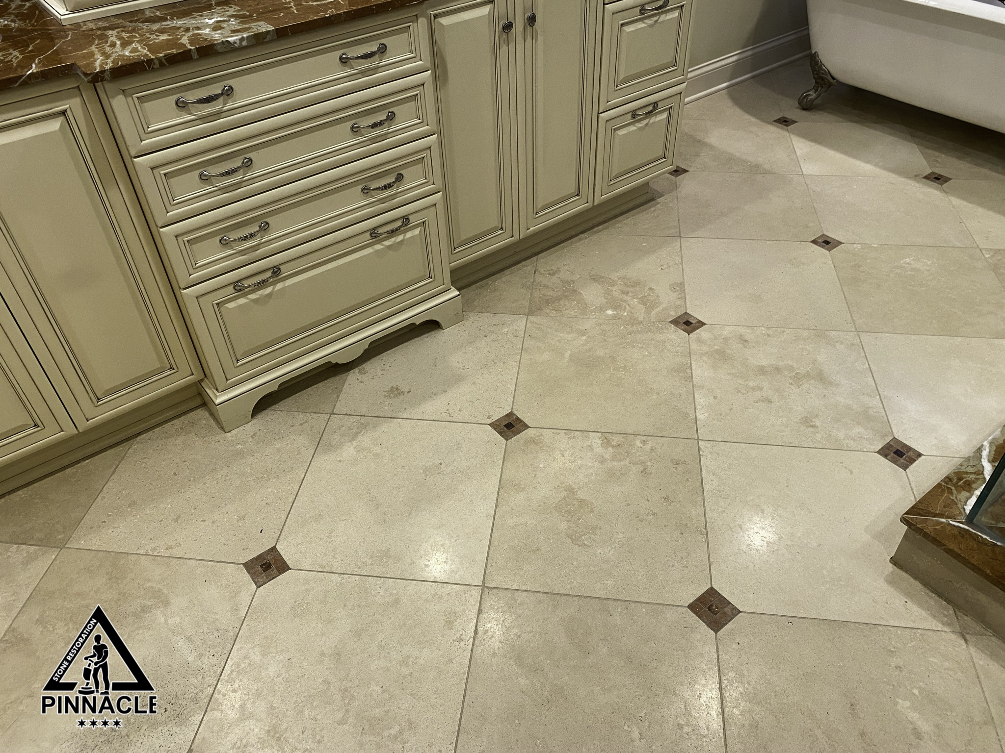 Travertine floor polishing – master bathroom marble/travertine restoration project
